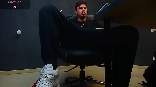 EnzoRace online show from October 2025 05:17:02 AM