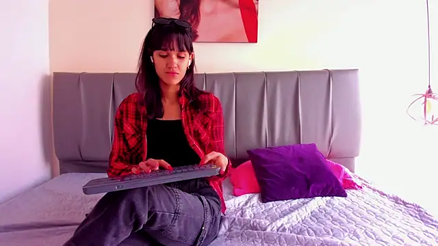 iisabella noa online show from March 2026 12:33:11 PM