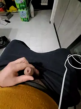 Snapshot of giova17cm chatting on November 2025 11:05:01 PM giova17cm online show from November 2025 11:05:01 PM