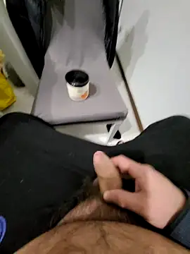 Snapshot of giova17cm chatting on November 2025 09:58:01 PM giova17cm online show from November 2025 09:58:01 PM