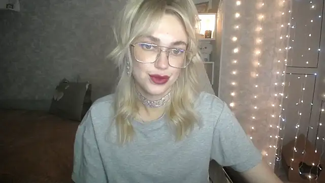 Snapshot of NickyAdamidi chatting on October 2025 03:32:02 PM NickyAdamidi online show from October 2025 03:32:02 PM