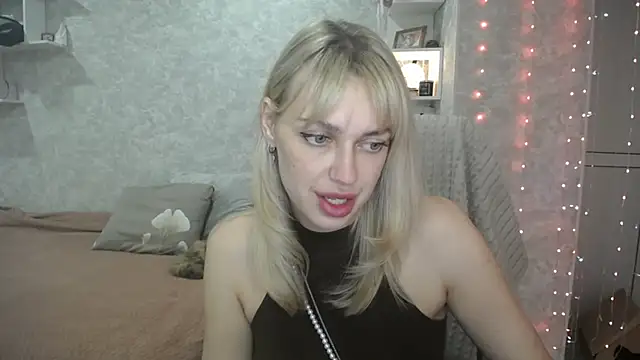 Snapshot of NickyAdamidi chatting on October 2025 04:17:02 PM NickyAdamidi online show from October 2025 04:17:02 PM