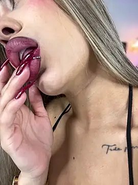 MystiqueXXX online show from October 2025 01:56:02 PM