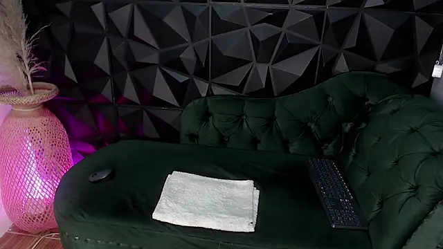 Snapshot of helenasaenz chatting on October 2025 12:48:02 PM helenasaenz online show from October 2025 12:48:02 PM