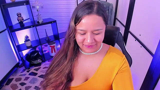 Snapshot of ElaBourn_ chatting on November 2025 01:00:02 PM ElaBourn online show from November 2025 01:00:02 PM