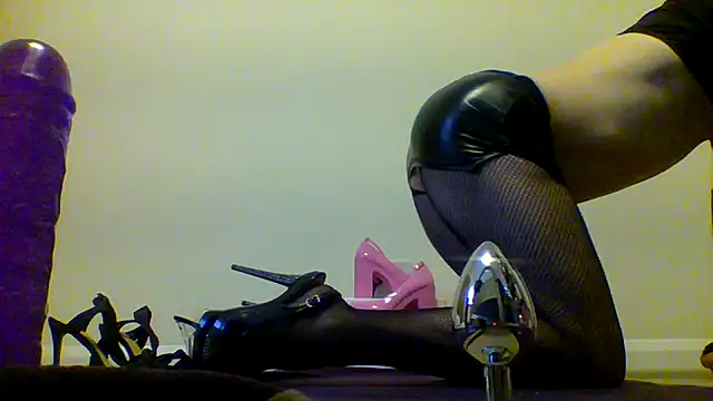 Snapshot of unforgettable_dirty_slut chatting on November 2025 12:05:02 PM unforgettable dirty slut online show from November 2025 12:05:02 PM