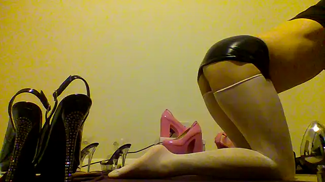 Snapshot of unforgettable_dirty_slut chatting on November 2025 09:20:01 PM unforgettable dirty slut online show from November 2025 09:20:01 PM