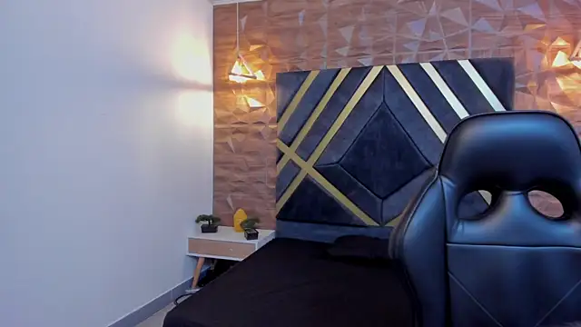 Emmaa white  online show from November 2025 05:14:02 PM