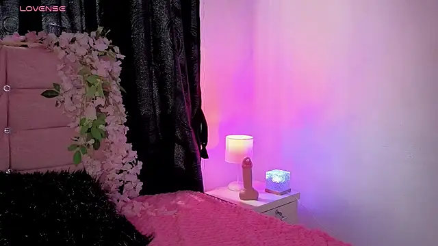 larah uwu online show from May 2026 06:57:01 PM