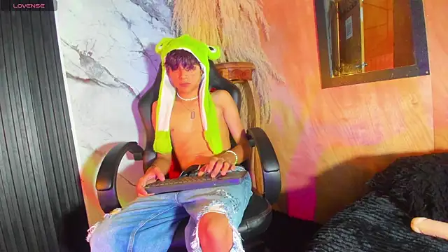 Snapshot of spicy_adonhis chatting on September 2025 12:42:02 PM spicy adonhis online show from September 2025 12:42:02 PM