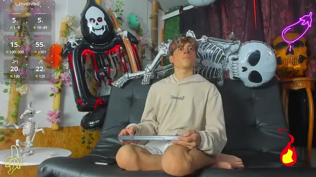 Snapshot of spicy_adonhis chatting on October 2025 07:21:02 PM spicy adonhis online show from October 2025 07:21:02 PM