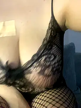 emiliafrancaise online show from October 2025 11:54:01 AM