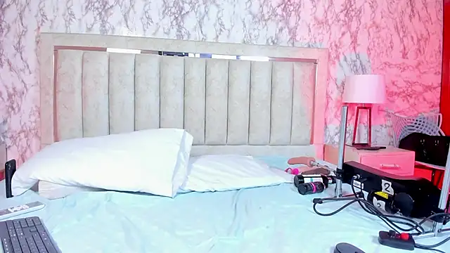 AlaiaMoretti online show from November 2025 01:16:01 AM