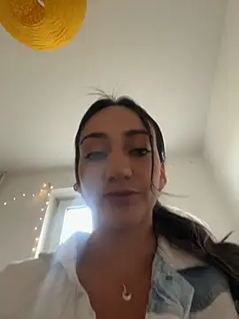 Ninabigtitied online show from November 2025 10:48:01 AM