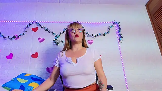 Snapshot of naomi_diamond_ chatting on October 2025 11:09:01 AM naomi diamond online show from October 2025 11:09:01 AM