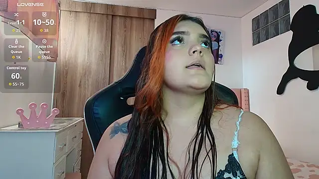 Snapshot of rose_blu chatting on September 2025 08:41:01 PM rose blu online show from September 2025 08:41:01 PM