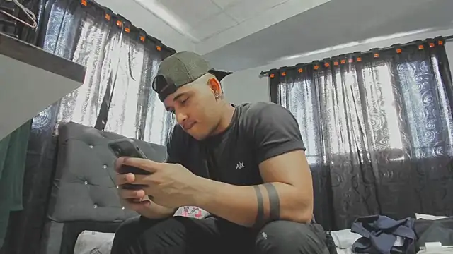 evan hardy online show from September 2025 07:03:02 PM