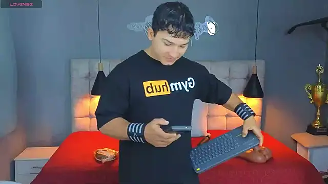 Snapshot of Horny_nick18 chatting on October 2025 01:08:01 PM Horny nick18 online show from October 2025 01:08:01 PM