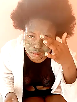 Snapshot of SweetHoney21_ chatting on October 2025 10:55:01 AM SweetHoney21 online show from October 2025 10:55:01 AM