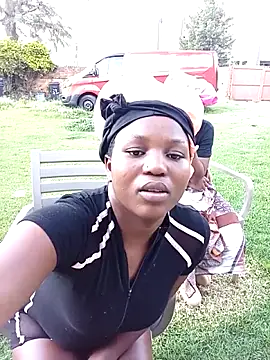 SweetHoney21  online show from February 2026 03:33:02 PM