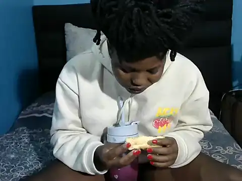 Snapshot of SweetHoney21_ chatting on February 2026 12:01:01 PM SweetHoney21 online show from February 2026 12:01:01 PM