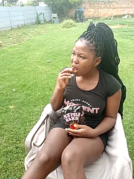 Snapshot of SweetHoney21_ chatting on February 2026 10:01:02 AM SweetHoney21 online show from February 2026 10:01:02 AM