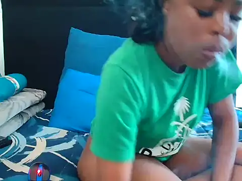 Snapshot of CreamySexyPussy chatting on October 2025 09:06:02 AM CreamySexyPussy online show from October 2025 09:06:02 AM