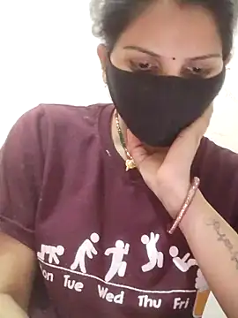 poojam93 online show from February 2026 02:14:01 PM