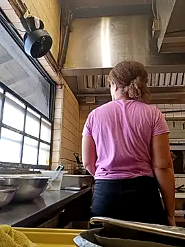 Snapshot of sarahkat86 chatting on September 2025 03:33:01 PM sarahkat86 online show from September 2025 03:33:01 PM