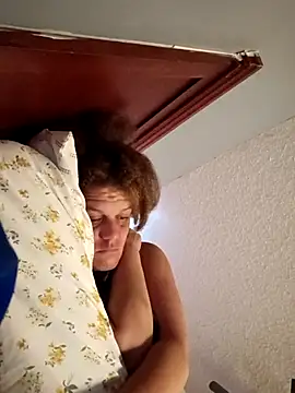 Snapshot of sarahkat86 chatting on November 2025 01:28:02 PM sarahkat86 online show from November 2025 01:28:02 PM