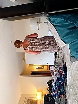 Snapshot of sarahkat86 chatting on December 2025 01:51:01 PM sarahkat86 online show from December 2025 01:51:01 PM