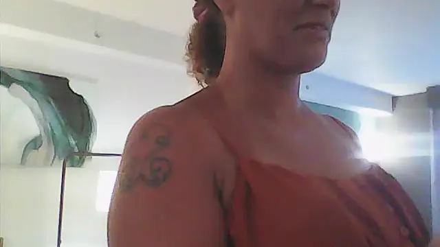sarahkat86 online show from June 2026 10:30:01 PM