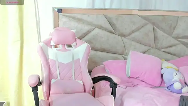 kendal hot01 online show from October 2025 02:30:02 PM