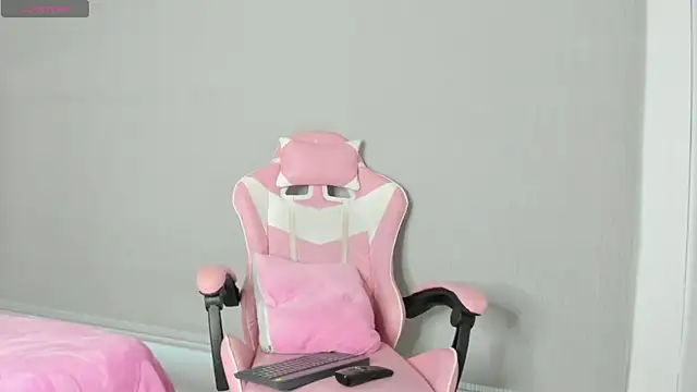 kendal hot01 online show from November 2025 11:53:01 AM