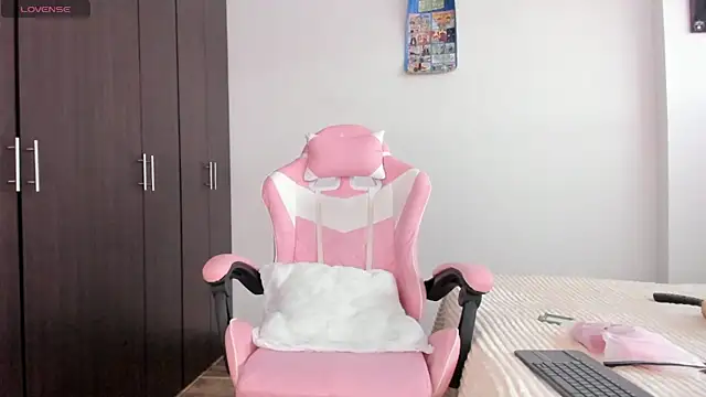 Snapshot of kendal_hot01 chatting on February 2026 06:04:02 PM kendal hot01 online show from February 2026 06:04:02 PM