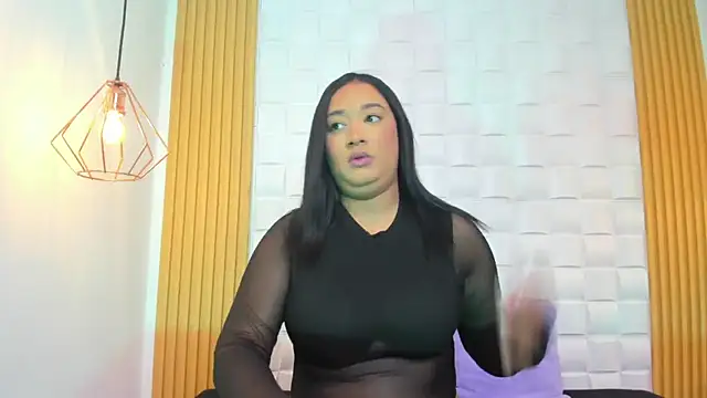 Snapshot of AriaBelle chatting on October 2025 07:03:02 PM AriaBelle online show from October 2025 07:03:02 PM