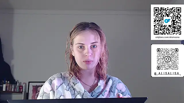 Snapshot of Alismoona chatting on December 2025 09:41:02 PM Alismoona online show from December 2025 09:41:02 PM