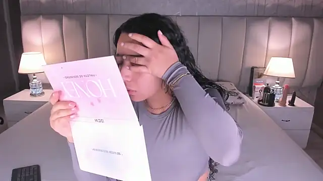 Snapshot of BellaSwwan chatting on December 2025 01:28:02 PM BellaSwwan online show from December 2025 01:28:02 PM