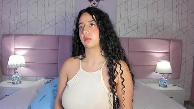 Snapshot of BellaSwwan chatting on December 2025 07:53:02 PM BellaSwwan online show from December 2025 07:53:02 PM