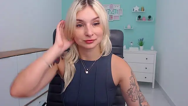 Snapshot of LilFleurish chatting on October 2025 04:24:02 AM LilFleurish online show from October 2025 04:24:02 AM