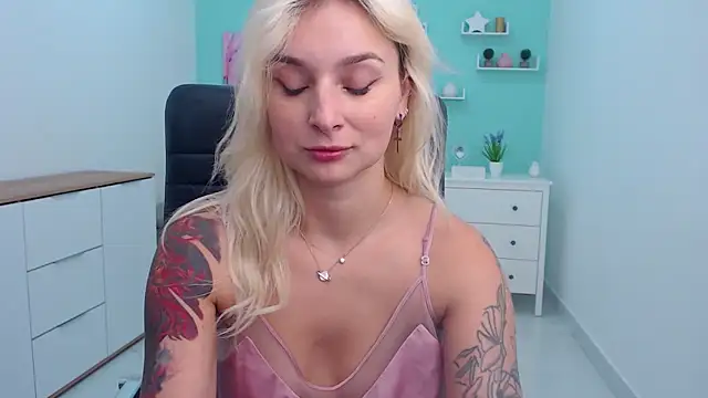 Snapshot of LilFleurish chatting on October 2025 04:24:01 AM LilFleurish online show from October 2025 04:24:01 AM