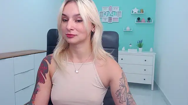 Snapshot of LilFleurish chatting on October 2025 04:23:02 AM LilFleurish online show from October 2025 04:23:02 AM