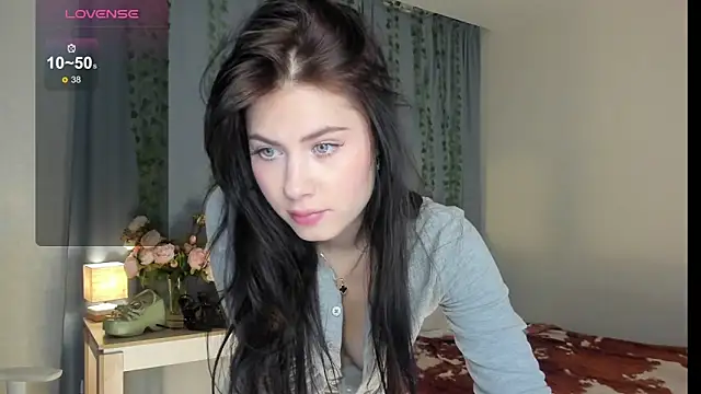 Snapshot of Vanellopes chatting on November 2025 01:21:02 PM Vanellopes online show from November 2025 01:21:02 PM