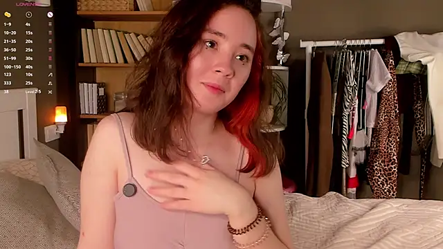 Snapshot of AlbertaClack chatting on November 2025 11:43:02 AM AlbertaClack online show from November 2025 11:43:02 AM