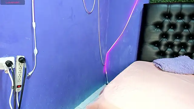 Laurahot 69 online show from October 2025 02:18:01 PM