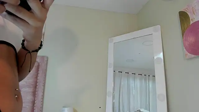 Mei Lin Luna online show from October 2025 09:57:01 PM