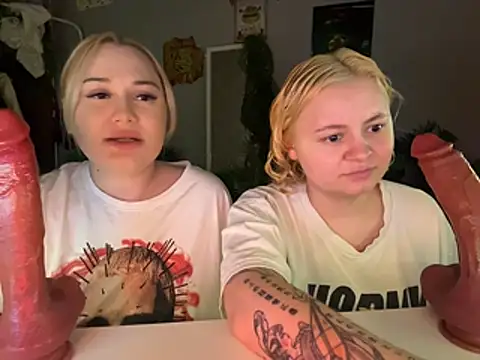 MoonIvy  online show from February 2026 05:25:01 PM