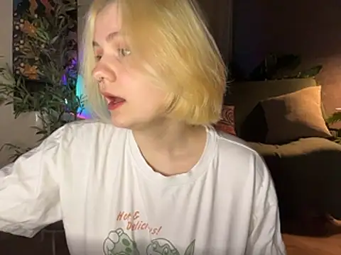 MoonIvy  online show from April 2026 06:47:01 PM