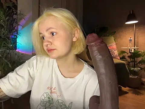 MoonIvy  online show from May 2026 07:18:01 PM