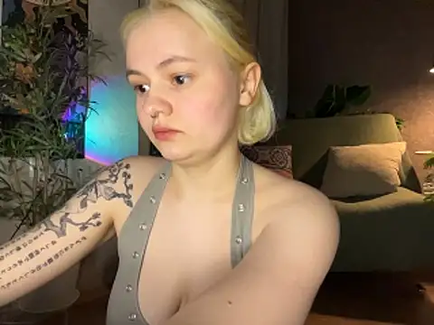 MoonIvy  online show from May 2026 07:22:02 PM